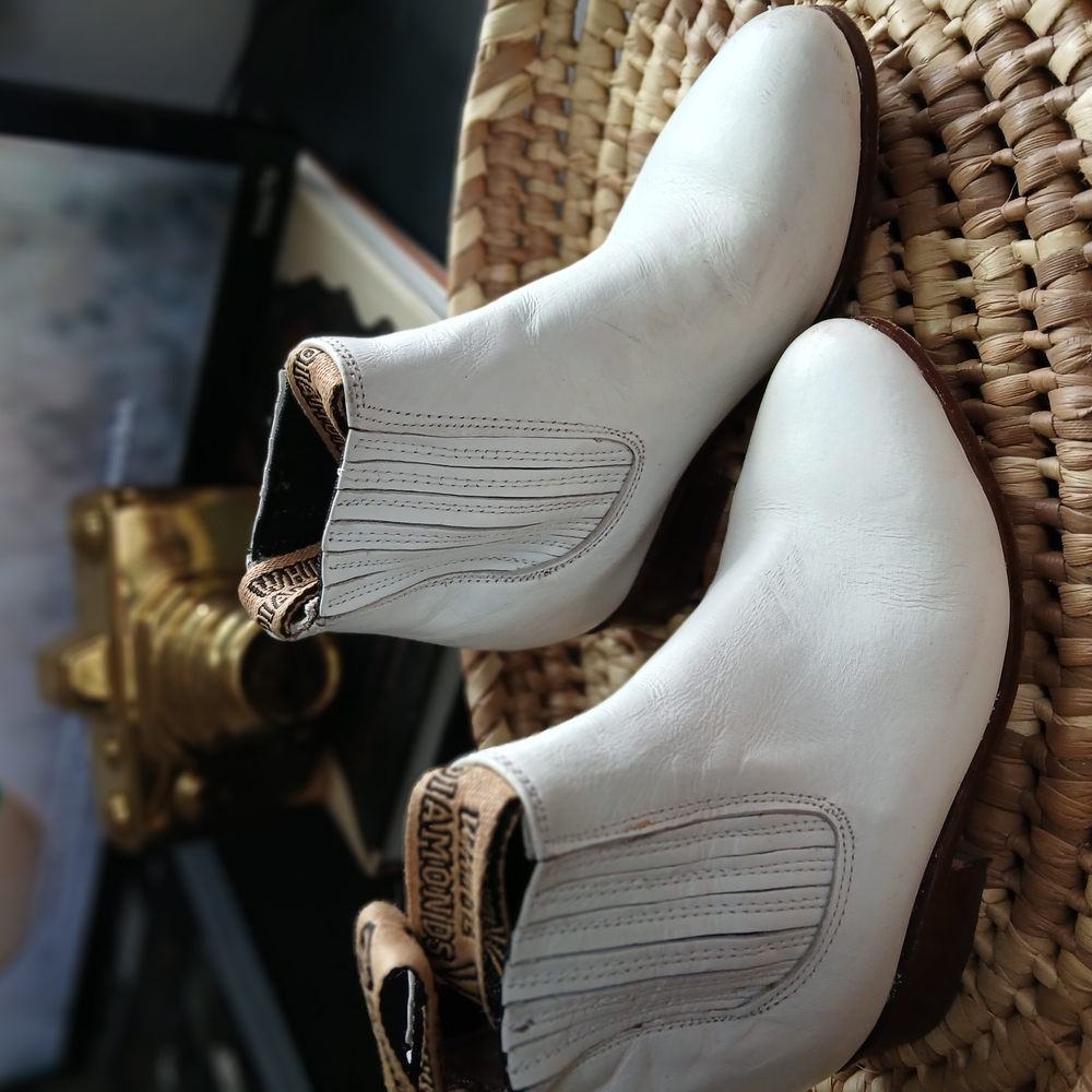 White Kids Boots For SPRING!!! CHID SIZE 9